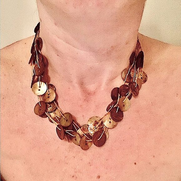 🦚Pick 2/$12- Unique Brown Button Necklace - Picture 1 of 2